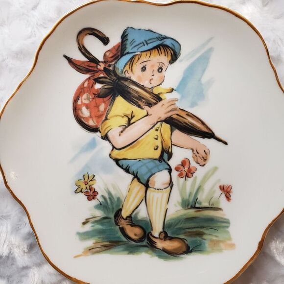 Decorative hanging plate boy with umbrella Vintage Enesco 13" porcelain - Picture 3 of 6